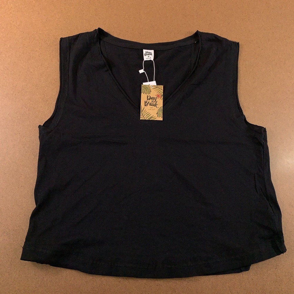 Day Break Womens Size Medium Black V Neck Pullover Tank Top NWT *Flaw